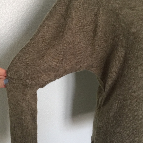 NWT Batwing Long-Sleeve Green Off Shoulder Sweater - Picture 7 of 8